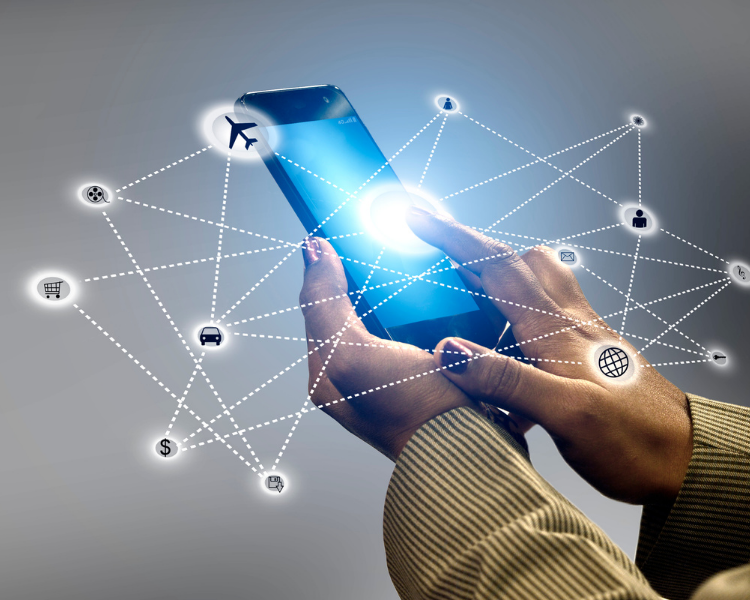 Image of hands holding a cellphone